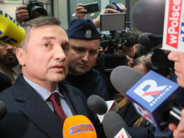 Polens Parlament ebnet Weg für Festnahme von Ex-Minister