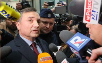 Polens Parlament ebnet Weg für Festnahme von Ex-Minister