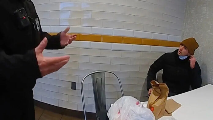 Video zeigt mutmaßlichen Mörder Luigi Mangione vor Festnahme