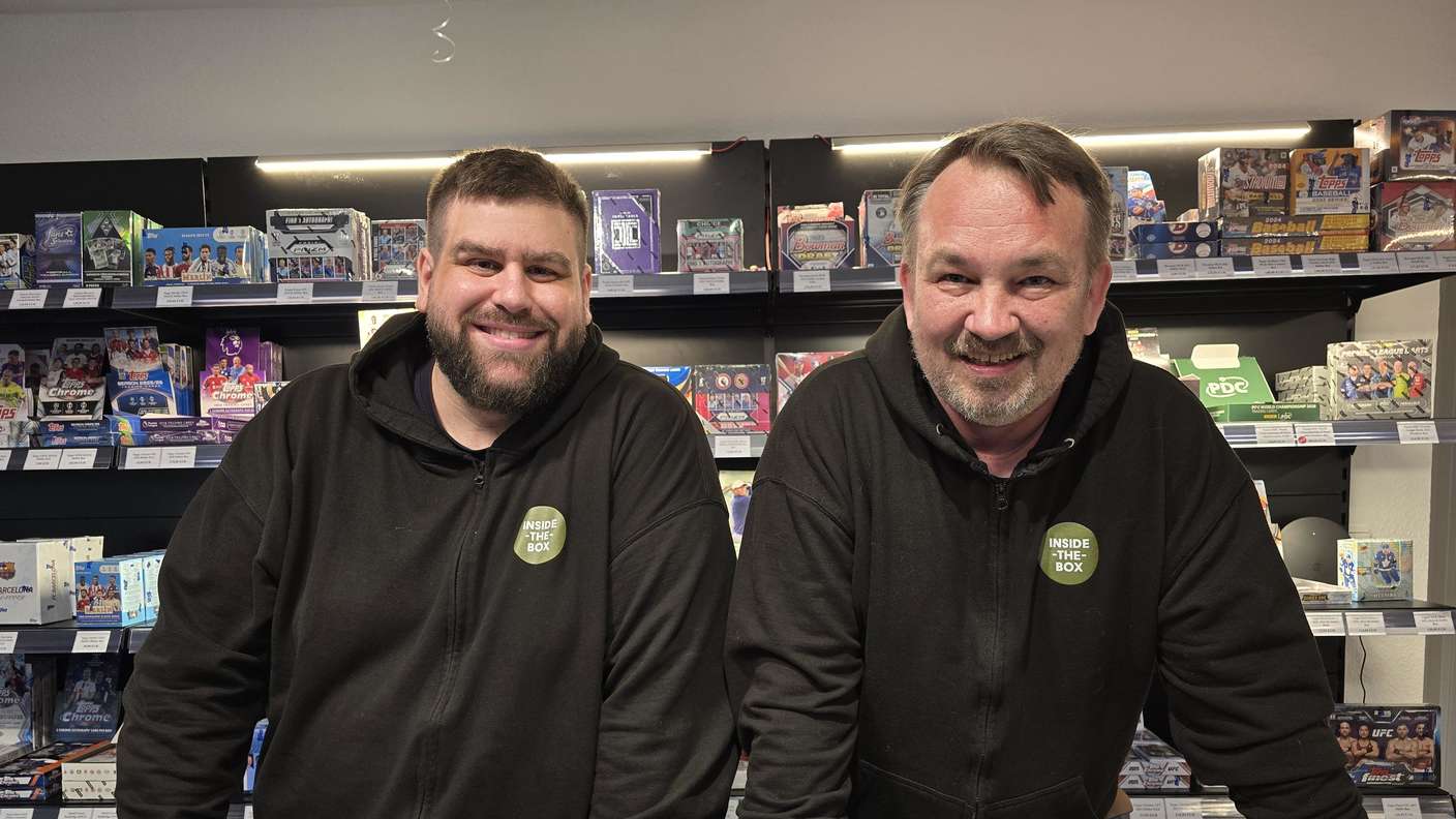 Thorsten Procher (rechts) und sein Mitarbeiter Patrick Gratl in dem neuen Geschäft „Inside the Box“.