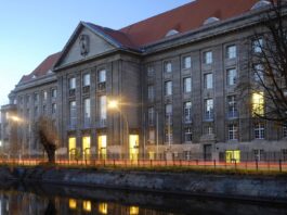 Verteidigungsministerium will Genehmigungspflicht für längere Auslandsaufenthalte von Männern vereinfachen