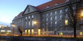 Verteidigungsministerium will Genehmigungspflicht für längere Auslandsaufenthalte von Männern vereinfachen