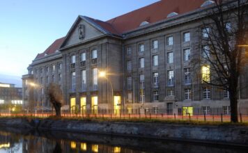 Verteidigungsministerium will Genehmigungspflicht für längere Auslandsaufenthalte von Männern vereinfachen