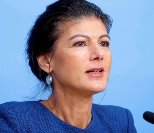 Forderung nach Rücktritt: „Ende dieser verkorksten Koalition wäre das Beste für Deutschland“, sagt Wagenknecht
